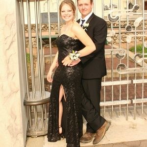 Black dress size 8 no alterations.